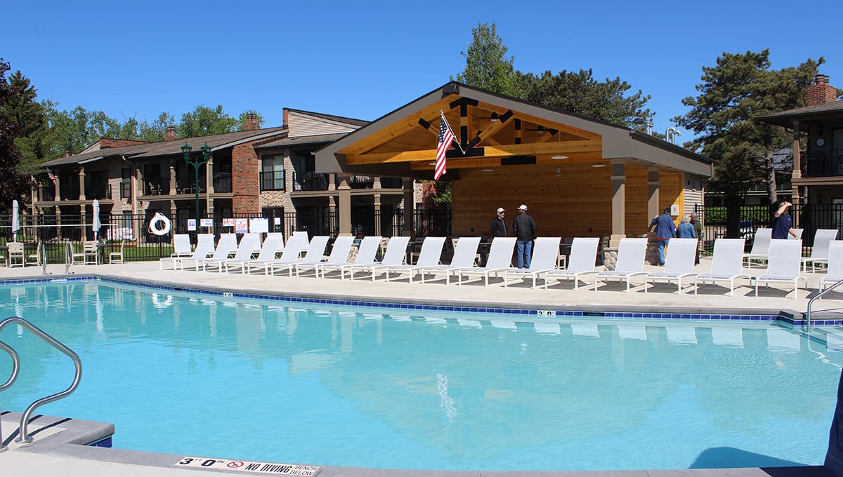 abbey-villas-pool-pavilion-fontana-wi