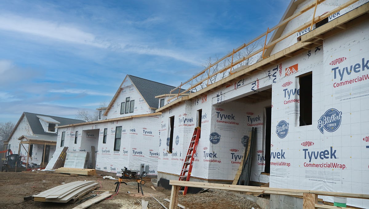 asphalt-shingle-roofing-cottage-construction