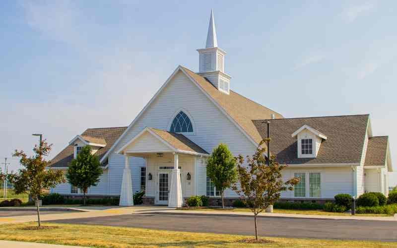 The facade of the Geneva Lakes Christian church, a religious construction project designed and built by Scherrer Construction in Wisconsin. 