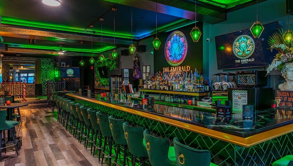 emerald-nightclub-lighting-installation-wi