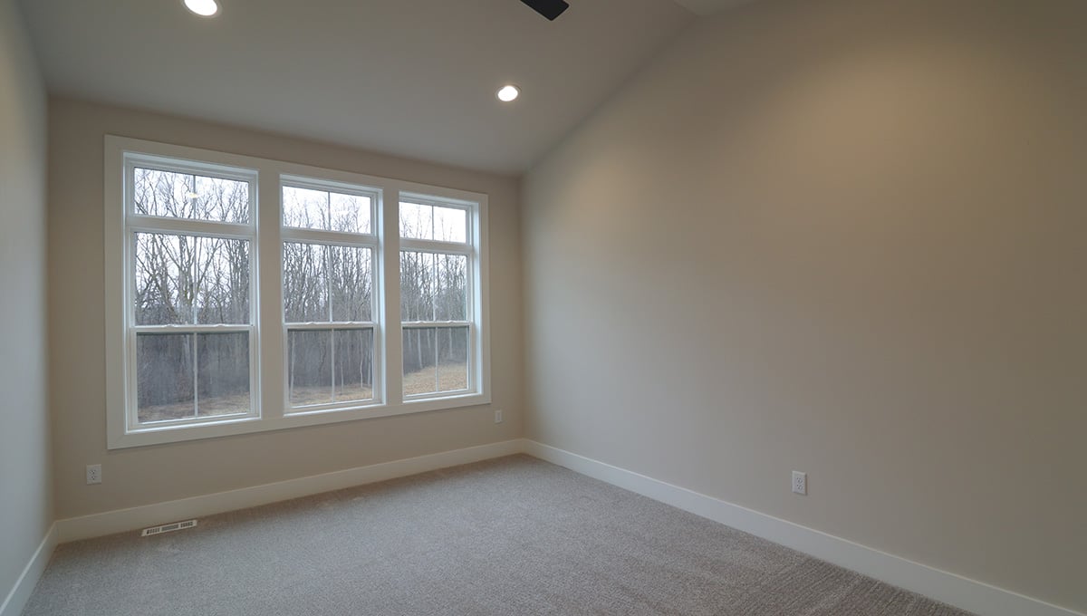 wisconsin-condominium-walk-in-closet